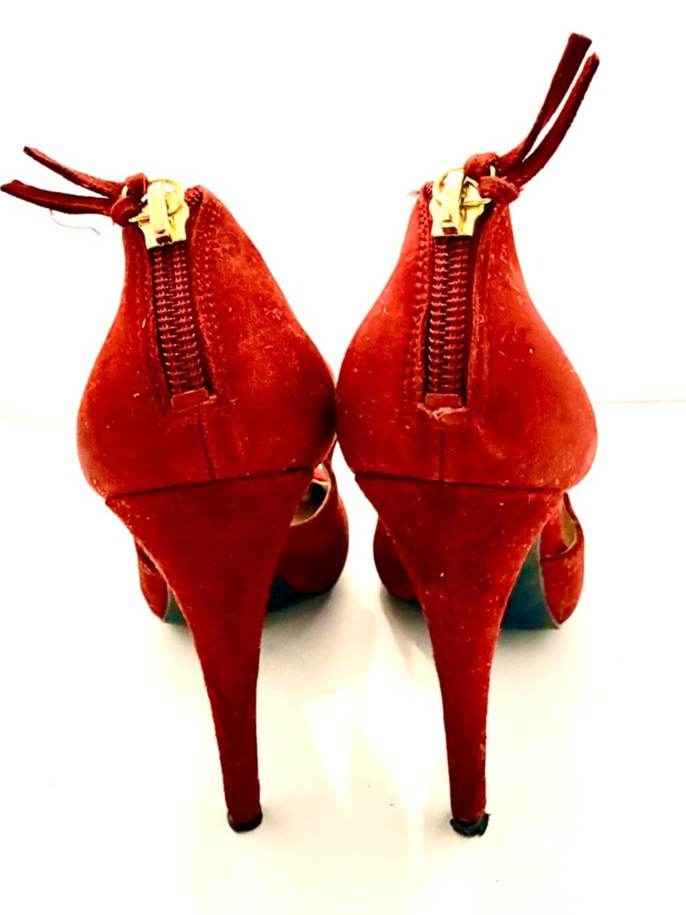 Guess By Marciano "Ramba" Red Suede Cutout Pump - Size 6-1/2 - Picture 4 of 11